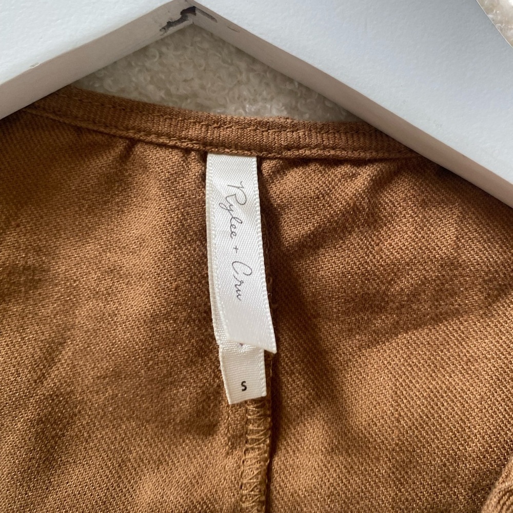 Rylee + Cru Button-Front Jumpsuit  linen mono in Camel Brown organic - Picture 7 of 8